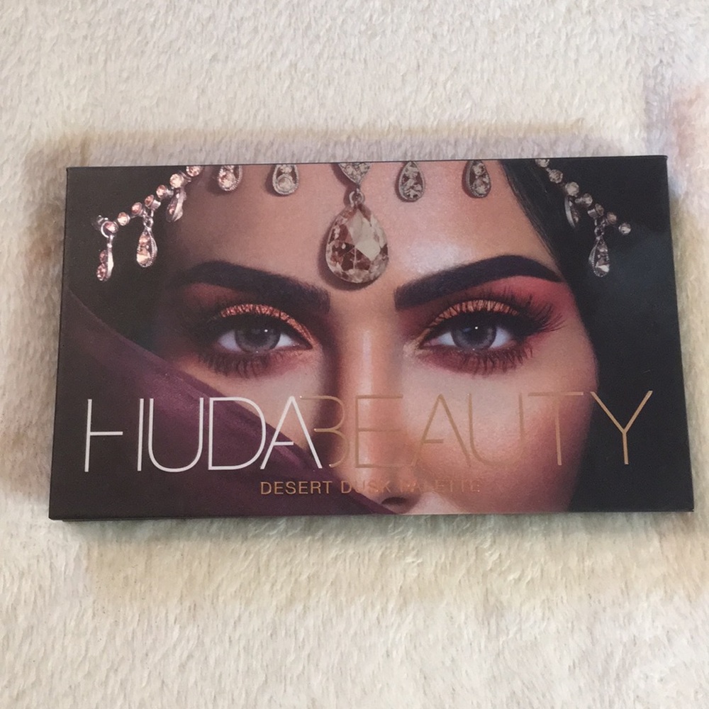 Huda Beauty Desert Dusk palette
